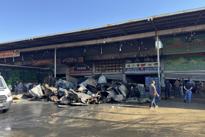 Adana'da hal kompleksinde yangın: 3 iş yeri zarar gördü