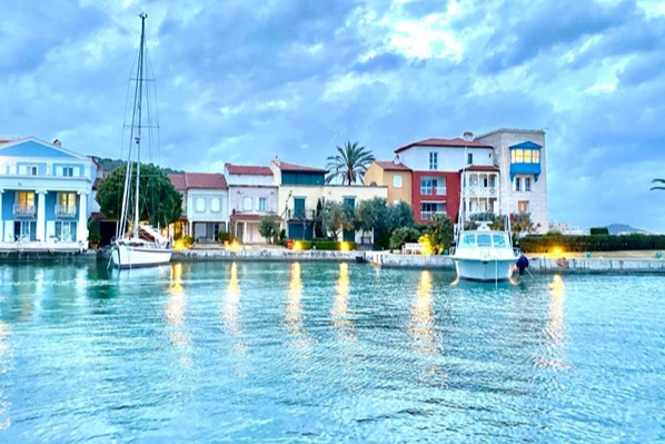Alaçatı, Tarihi ve Doğal Güzellikleriyle Dikkat Çekiyor