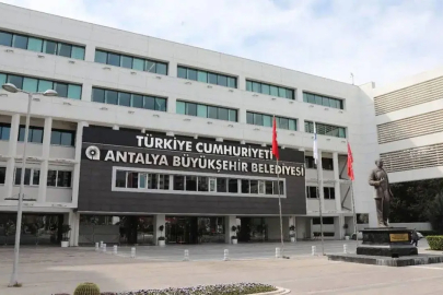 Antalya Büyükşehir Belediyesi’ne yönelik soruşturmada dijital materyallere el konuldu
