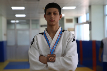 Depremin izlerini sporla sildi: 14 yaşındaki İsa Tümenci milli formaya kavuştu