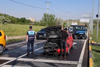 Nevşehir’de seyir halindeki otomobilin motor bölümü alev aldı