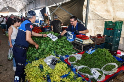Mersin Mezitli’de zabıtadan terazi operasyonu: Semt pazarlarında hileli tartı denetimi