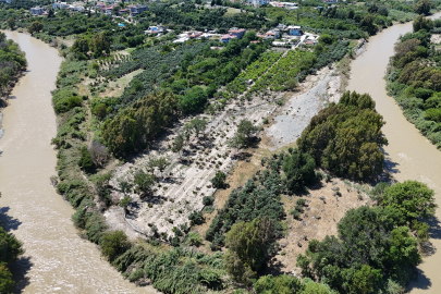 Hatay'da etkili olan şiddetli yağışlar sonrası Asi Nehri taştı, zeytinliği taş ocağına çevirdi
