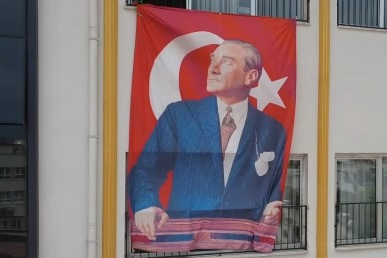 Osmaniye'de millî takıma özel beste: Karacaoğlan Ortaokulu’ndan ay-yıldızlı klip
