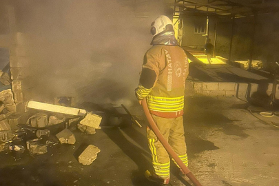 Hatay'da yangın paniği: Müstakil evin çatısı alev alev yandı
