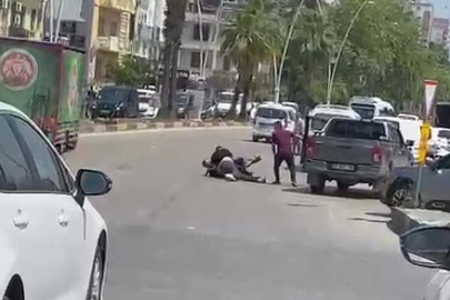 Adana Seyhan'da eski müze kavşağında dehşet anları: Kamyonetteki kavgada pompalı tüfek çekildi