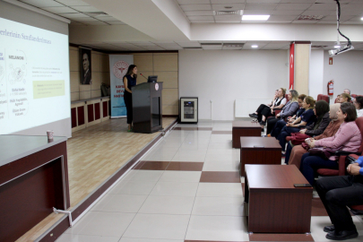 Kayseri Devlet Hastanesi'nde hayati zirve: Sağlık personeline 'Cilt Kanseri' eğitimi