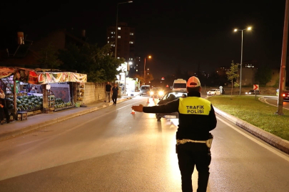 Kayseri’de 496 polisle dev asayiş ablukası: Kent genelinde 123 aranan şahıs yakalandı
