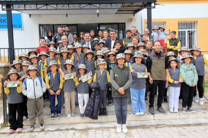 Doğayı korumak için ilk adımı attılar: Minik gönüllülere sertifika