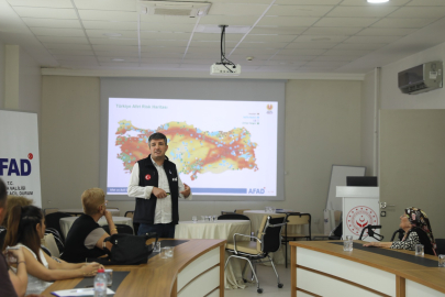Huzurevinde yaşayan yaşlılar için afet farkındalık eğitimi düzenlendi