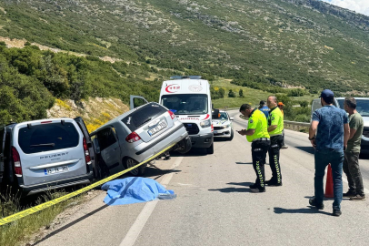 Isparta'da feci kaza: İki otomobil çarpıştı, 1 kişi hayatını kaybetti