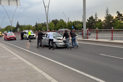Kayseri’de 4 otomobil birbirine girdi