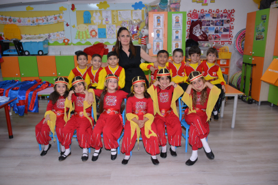 Miniklerin ilk mezuniyetleri aileleri gururlandırdı