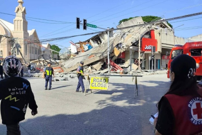7,8 büyüklüğünde korkutan deprem: Can kaybı 4'e yükseldi, 200'den fazla yaralı var