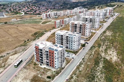 Adana'da depremzedelerin yol isyanı: "Devlet konut yaptı, belediye yol yapamadı"
