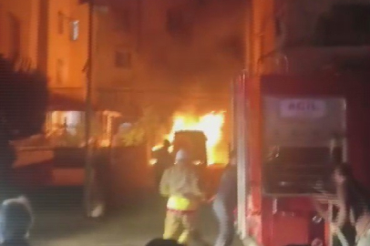 Hatay'ın Reyhanlı ilçesinde yanan minibüs kullanılmaz oldu