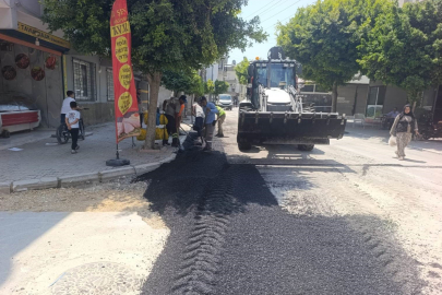 Mersin Akdeniz'de bozulan yol ve kaldırımlar yenileniyor