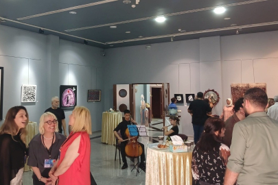 Mersin'de geçmiş ile bugünü harmanlayan 'Fragman' sergisi açıldı