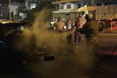Hatay'da seyir halindeki otomobil alevlere teslim oldu