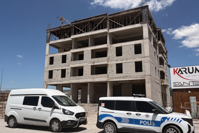 Kayseri'de inşaat kazası: 4. kattan havalandırma boşluğuna düşen işçi ağır yaralandı