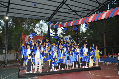 Adana Final Okulları’nda mezuniyet coşkusu