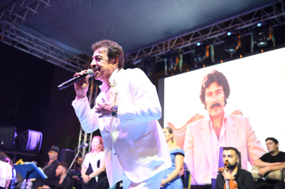 Ahmet Selçuk İlkan’ın 50. sanat yılı yolculuğu Adana’da başlıyor