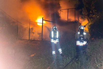 Hatay'da konteyner alevlere teslim oldu