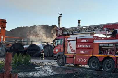 Kayseri'de asfalt şantiyesinde bitüm tankı alev alev yandı