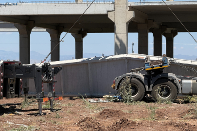Diyarbakır'da feci iş kazası! 15 tonluk beton blok işçilerin üzerine devrildi: 1 ölü, 1 ağır yaralı