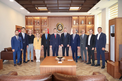 Türkiye Barolar Birliği Başkanı Erinç Sağkan, Adana Barosunda avukatların sorunlarını görüştü