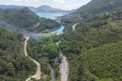 Adana Kozan'da mesire alanları doldu, mangal dumanları gökyüzüne yükseldi