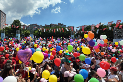 Beylikdüzü'nde kanseri yenen 9 yaşındaki Almira için binlerce balon gökyüzüne bırakıldı