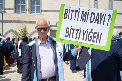Bayburt’ta azmin hikâyesi: 71'inde başladığı üniversiteden 75 yaşında mezun oldu