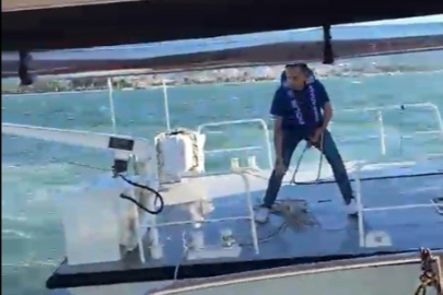 İzmir açıklarında korku dolu anlar: Su alan teknede 6 kişi son anda kurtarıldı