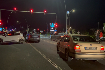 Niğde'de 5 aracın karıştığı zincirleme kaza: 2 yaralı