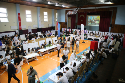 Çukurova Gençlik Merkezi’nde TÜBİTAK Bilim Fuarı Festivali’nde öğrencilerin projeleri göz kamaştırdı
