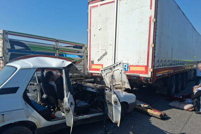Osmaniye’de feci kaza: Otomobil tıra arkadan çarptı, 3’ü çocuk 5 kişi yaralandı
