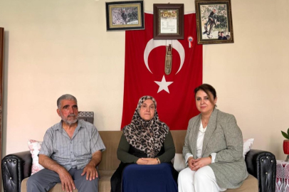AK Parti Adana İl Kadın Kolları Başkanı Söylemez’den şehit babasına anlamlı ziyaret