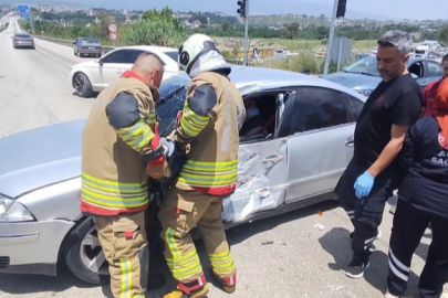 Hatay’da hafriyat kamyonuyla çarpışan otomobilde sürücü yaralandı