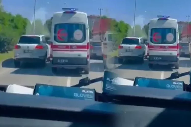 Sürücüler ambulansa yol verdi, Bakan Koca teşekkür etti