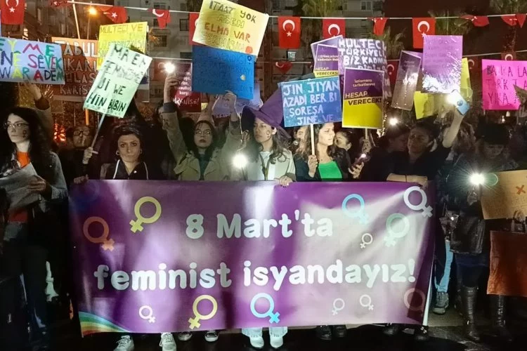 8 Mart’ta Adana’da kadınlar gece yürüyüşü yaptı