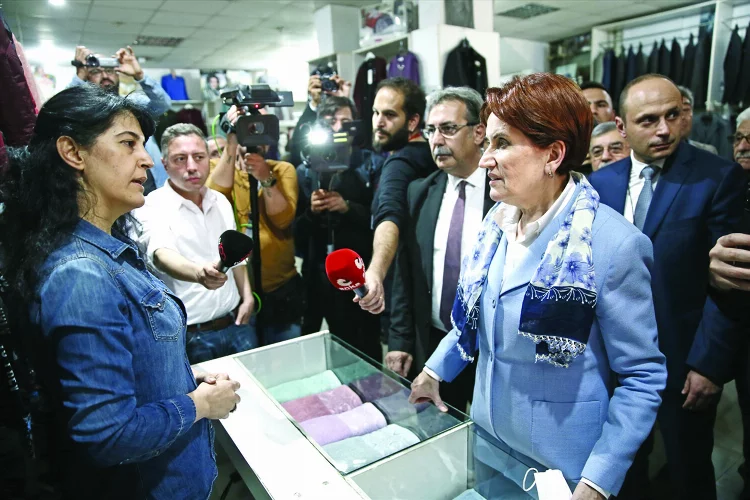 Akşener Adana’da esnaf  ziyaretlerinde bulundu