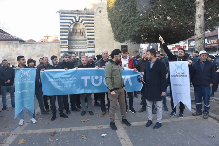 Kur'an-ı Kerim yakılması  Adana’da protesto edildi
