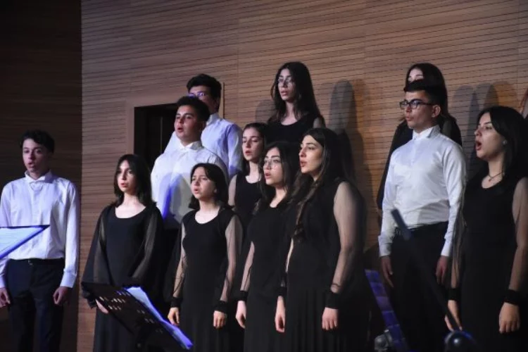 Adana’da lise öğrencilerinden  “7 Ses 7 Nefes” konseri