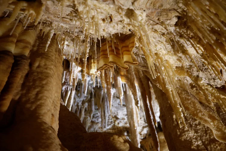 "Medeniyetler beşiği" Antalya, mağaralarıyla da turist çekiyor