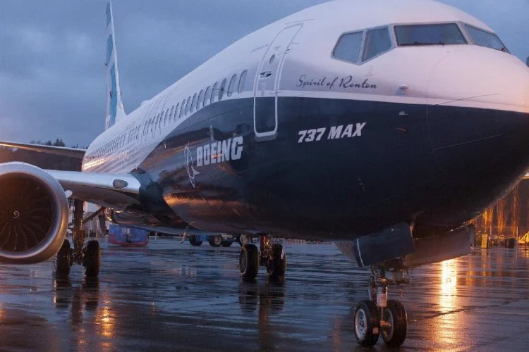 ABD'de Boeing 737-800 tipi uçağın motor kapağı kalkış sırasında yerinden çıktı