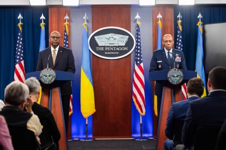 ABD Savunma Bakanı Austin, Ukrayna için 6 milyar dolarlık askeri yardım paketini duyurdu