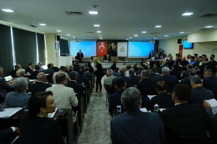 Adana Büyükşehir Belediyesi yeni dönemin ilk meclis toplantısını gerçekleştirdi 2