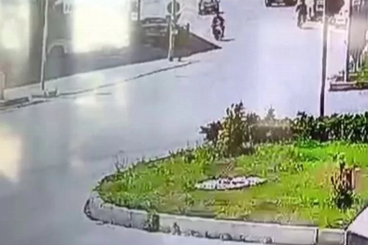 Adana’da 1 kişinin öldüğü 1 kişinin de yaralandığı motosiklet kazasının görüntüleri