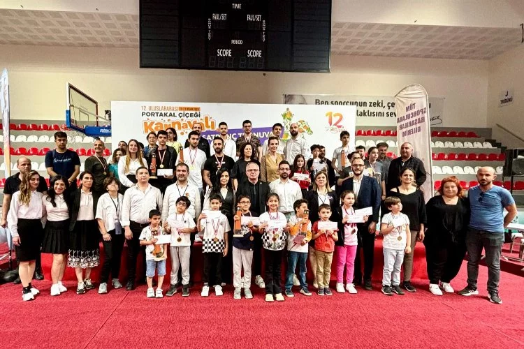 Adana'da 12. Uluslararası Portakal Çiçeği Karnavalı Satranç Turnuvası heyecanla gerçekleştirildi